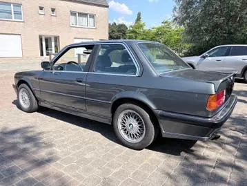 BMW 325 E30 1986 photo 3