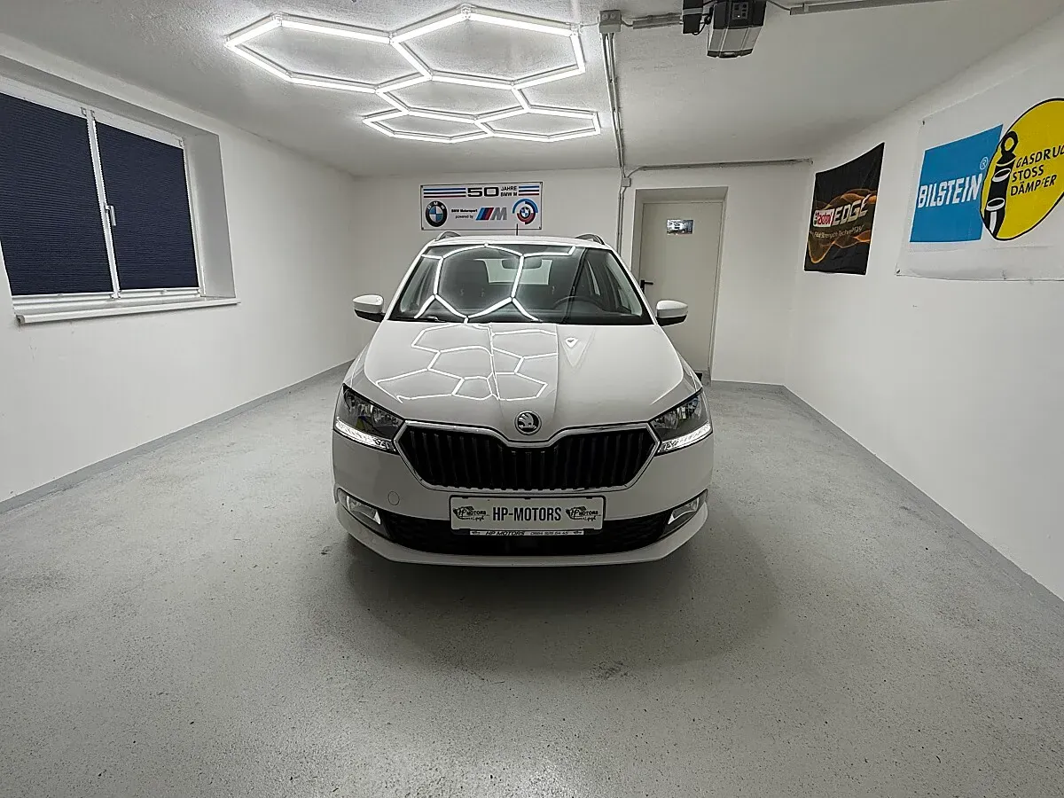 Skoda Fabia 2022 photo 3
