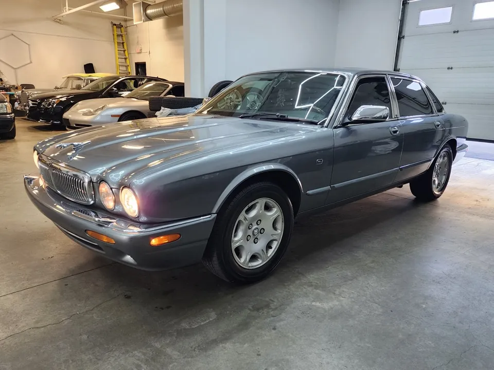 Jaguar Xj8 2003 photo 2