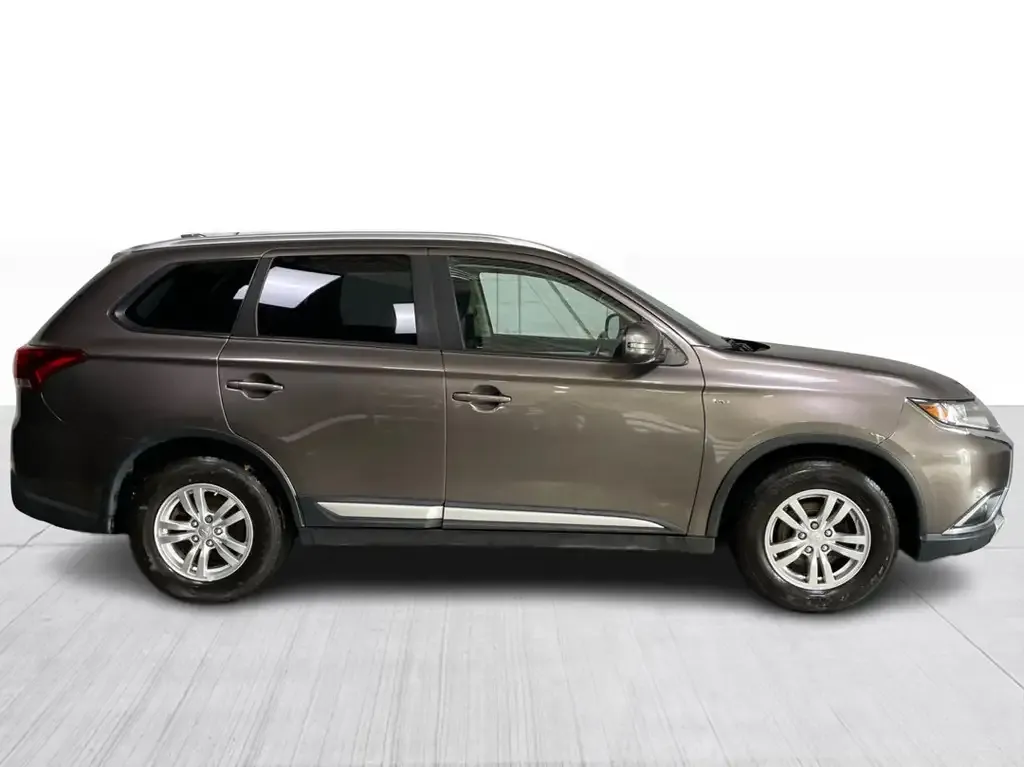 Mitsubishi Outlander 2017 photo 2