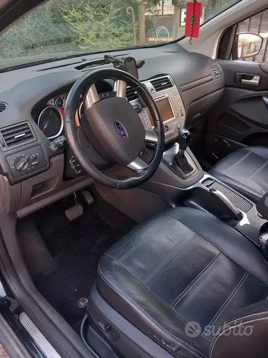 Ford Kuga 2012 photo 4