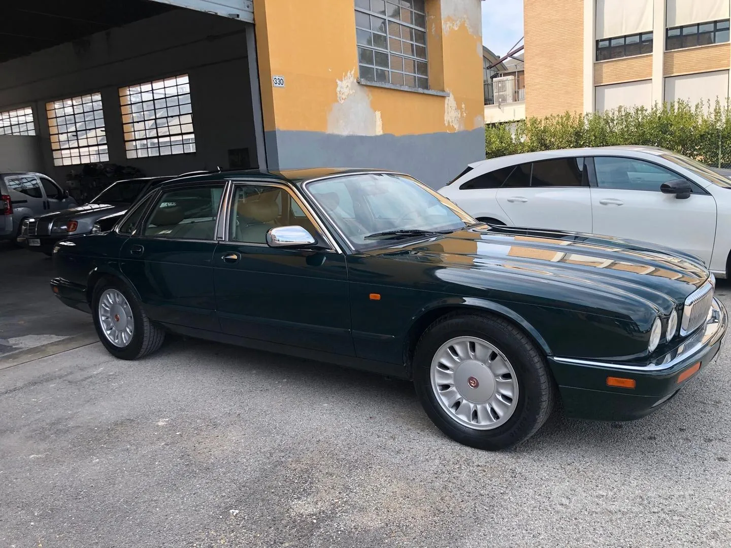 Jaguar Daimler Six 4.0 1994 photo 4