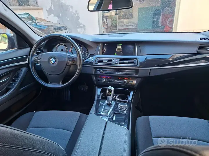 BMW 5 Series Touring 2017 photo 3
