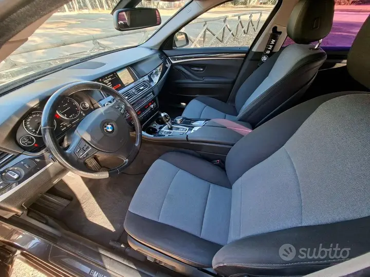 BMW 5 Series Touring 2017 photo 4