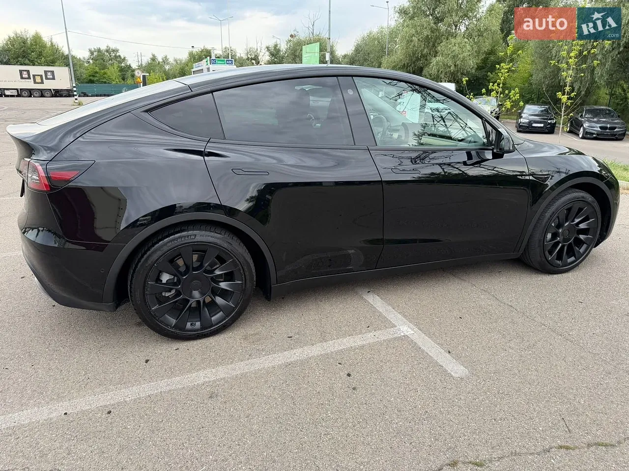 Tesla Model Y 2021 photo 2