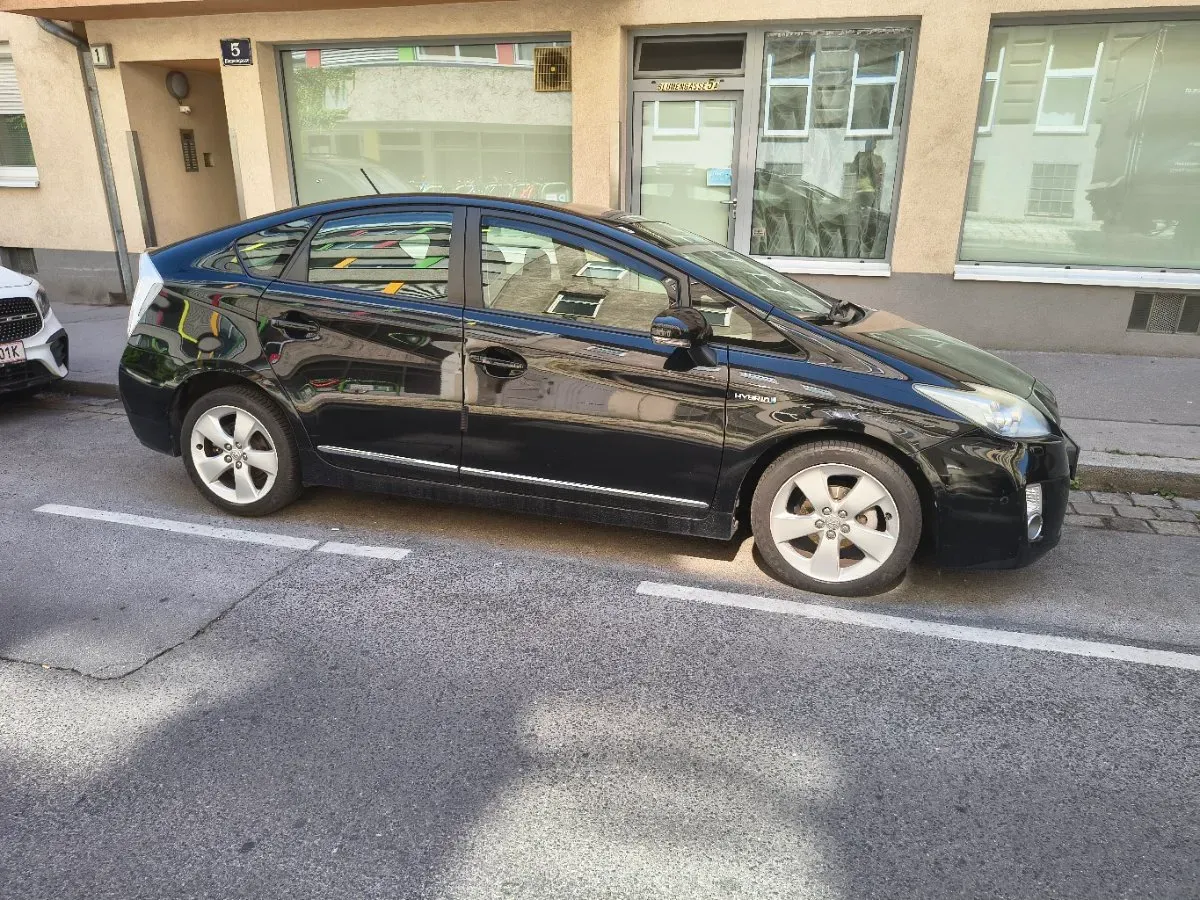 Toyota Prius 2011 photo 3