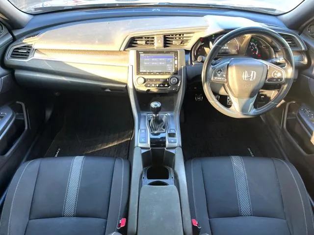 Honda Civic Hatchback 2018 photo 2
