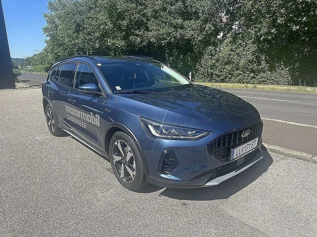 Ford Focus 2024 photo 2
