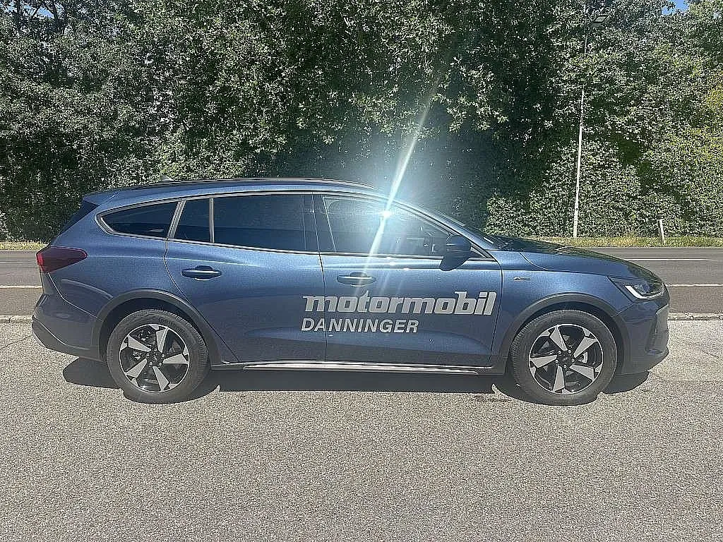Ford Focus 2024 photo 3