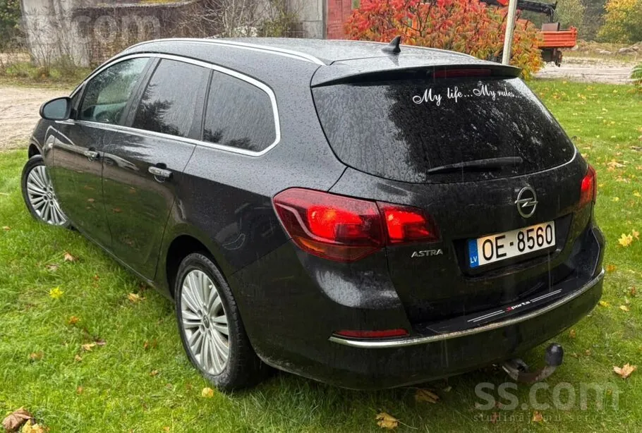 Opel Astra 2012 photo 2