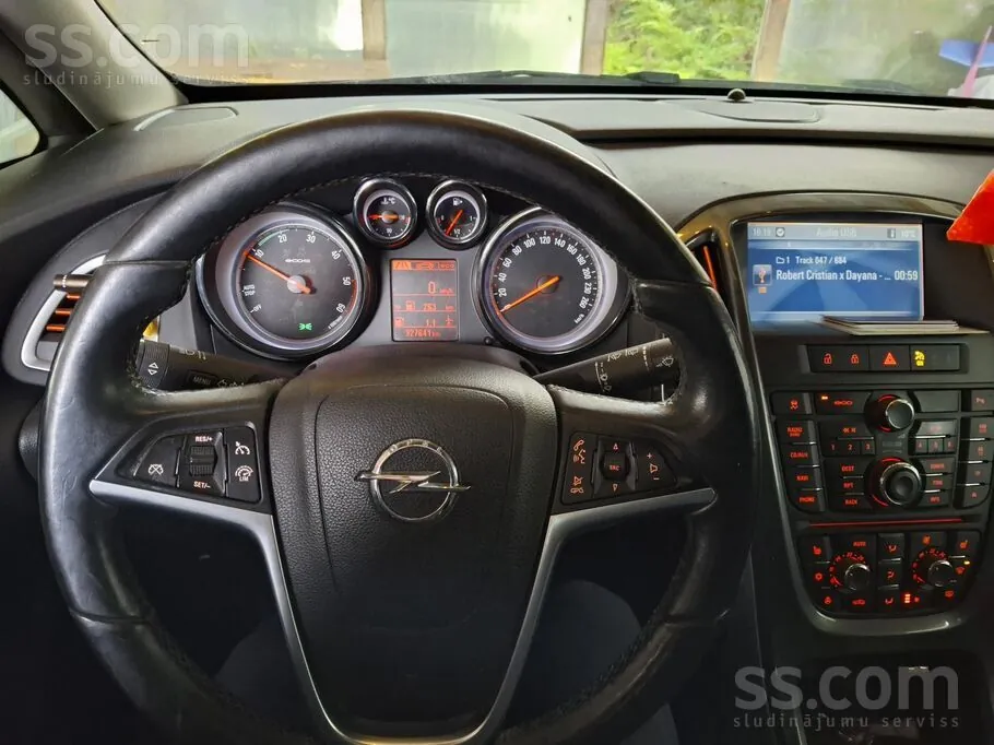 Opel Astra 2012 photo 4