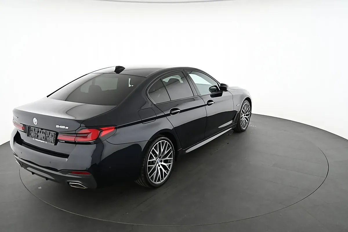 BMW 5 Series 2022 photo 2