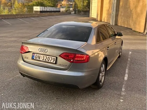 Audi A4 2010 photo 4