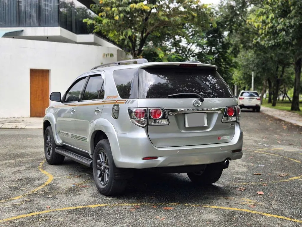 Toyota Fortuner 2015 photo 2