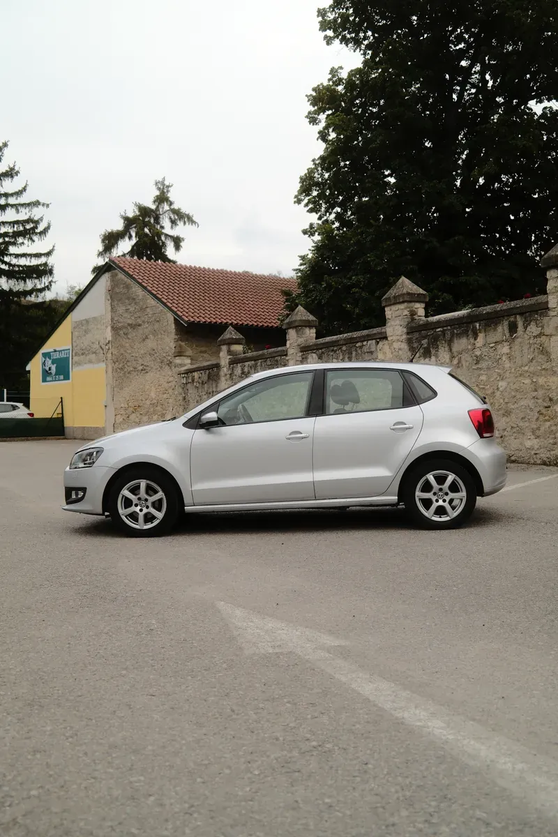 Volkswagen Polo 2012 photo 3