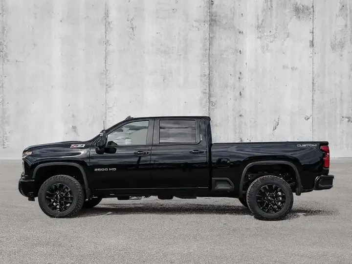 Chevrolet Silverado 2500 2026 photo 3