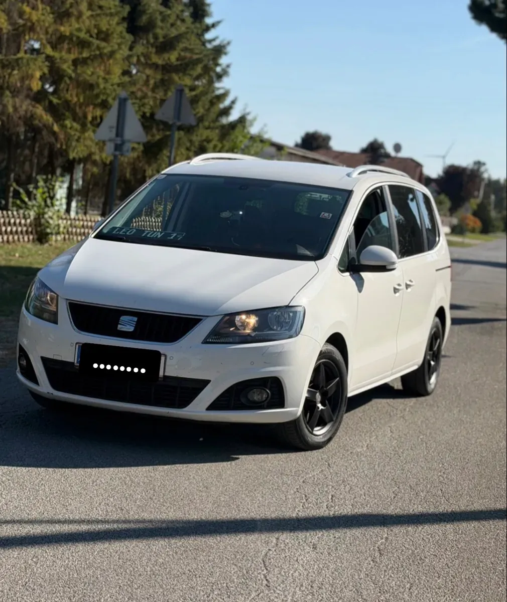 Seat Alhambra 2011 photo 2
