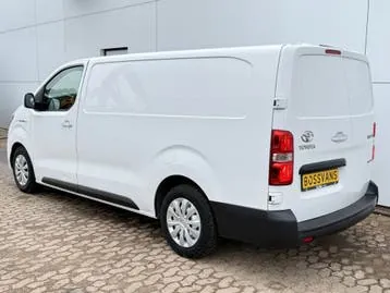 Toyota Proace 2023 photo 2