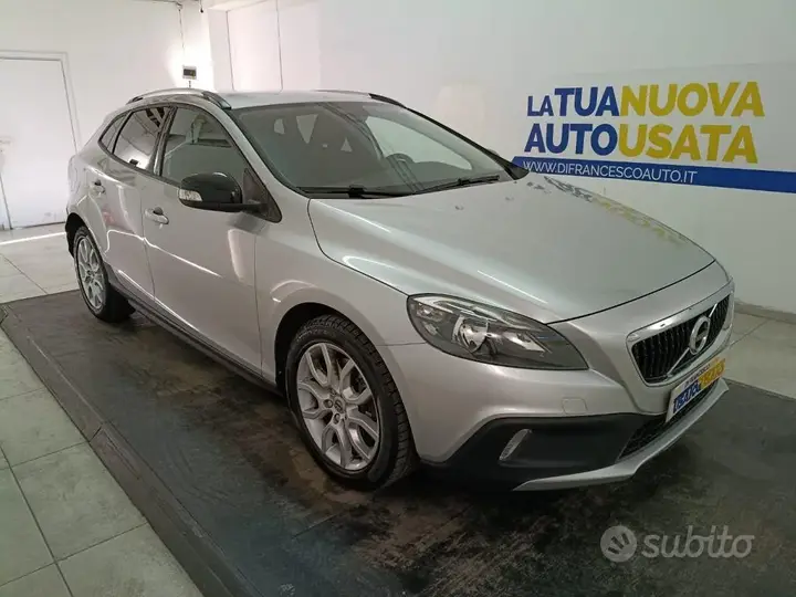 Volvo V40 Cross Country 2018 photo 2