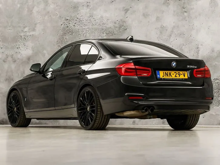 BMW 3 Series 2017 photo 3
