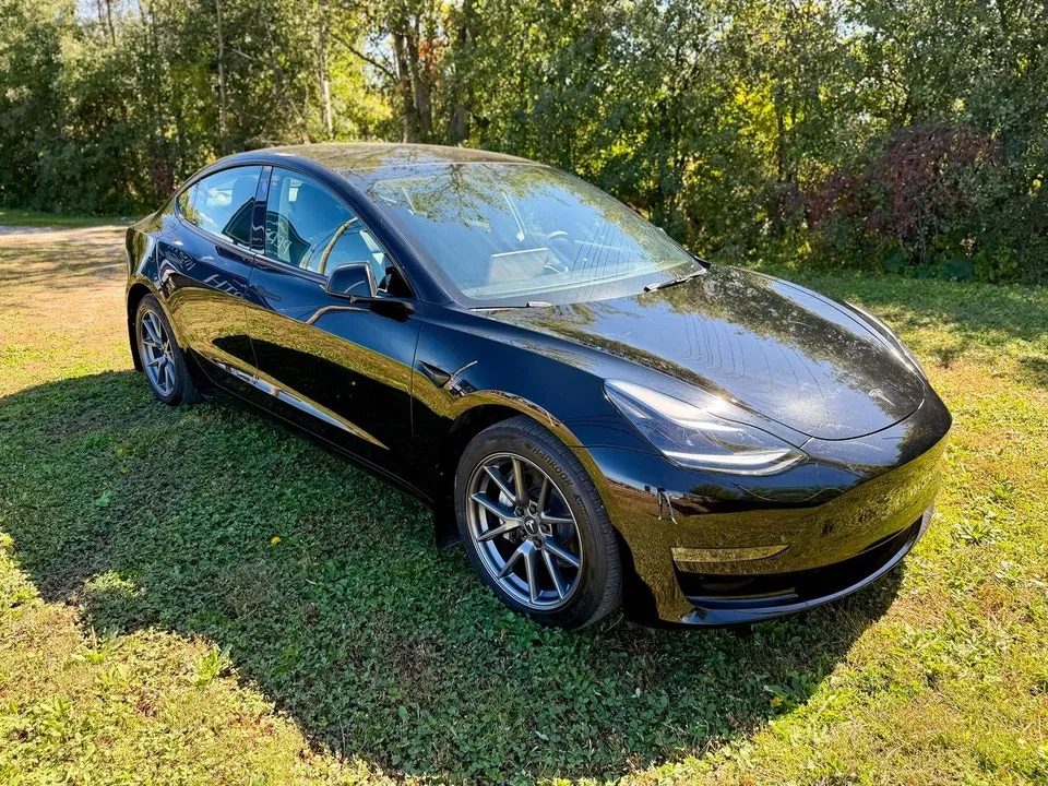 Tesla Model 3 2023 photo 3