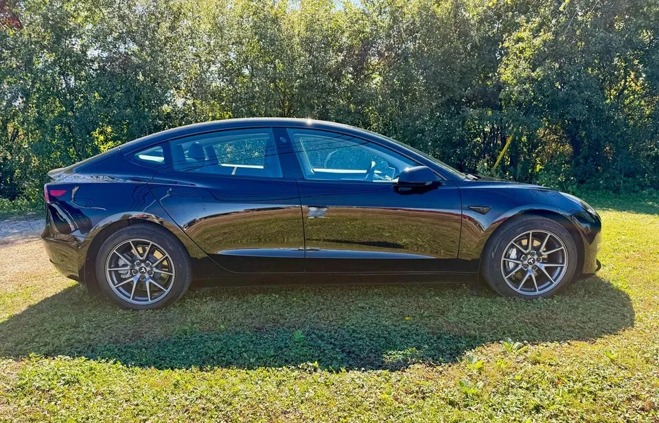 Tesla Model 3 2023 photo 4