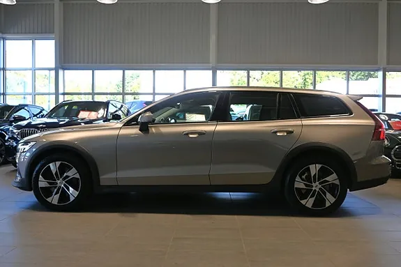 Volvo V60 Cross Country 2019 photo 2