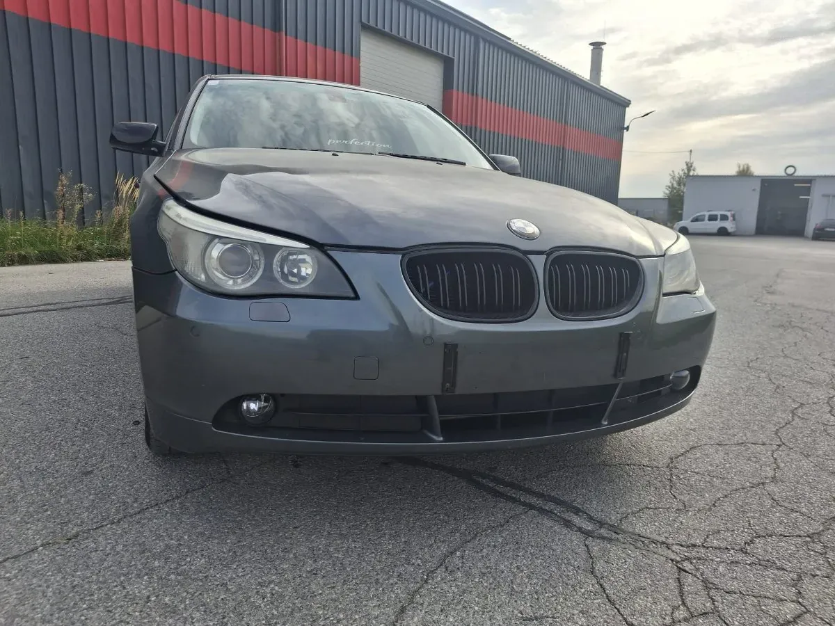 BMW 5 Series 2004 photo 2
