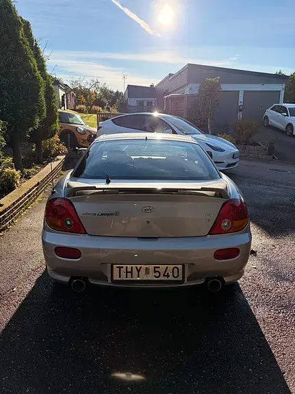 Hyundai Coupe 2002 photo 2