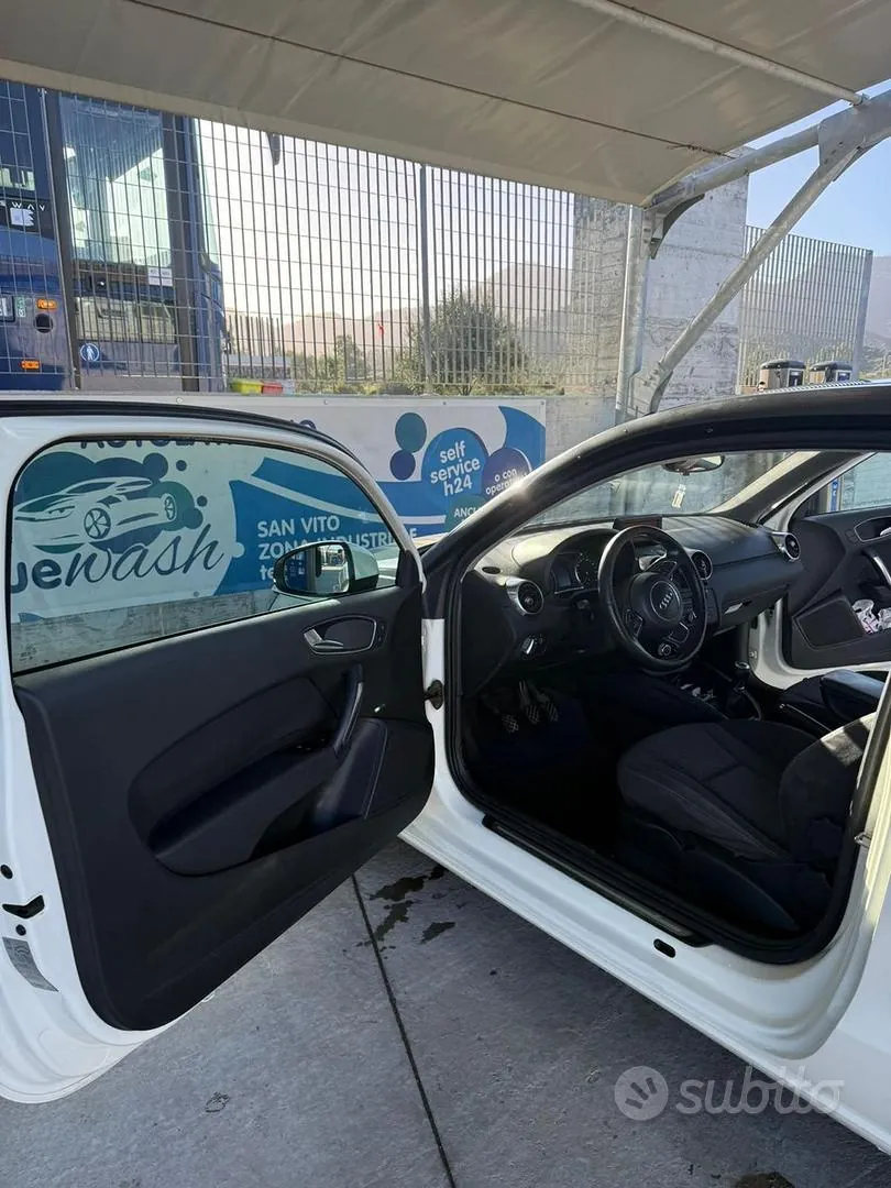 Audi A1 2011 photo 3