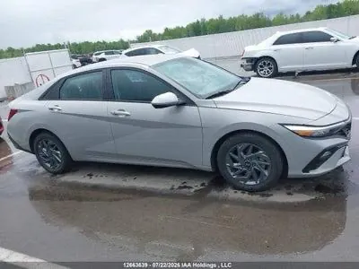 Hyundai Elantra 2025 photo 5