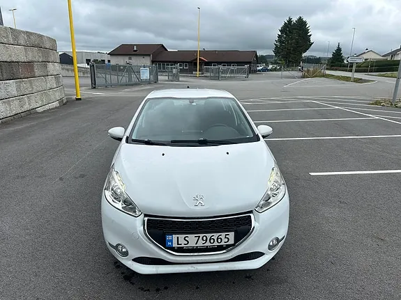 Peugeot 208 2013 photo 3