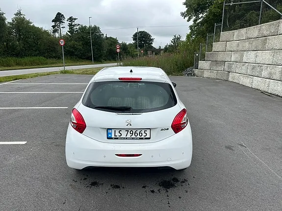 Peugeot 208 2013 photo 5