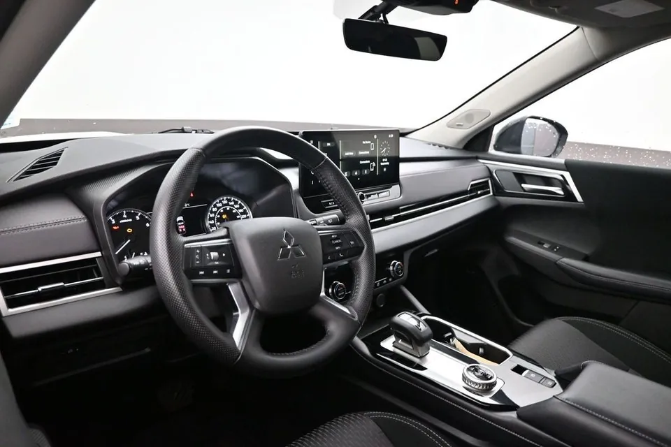 Mitsubishi Outlander 2025 photo 5