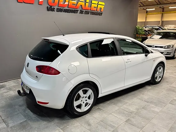 Seat Leon 2010 photo 3