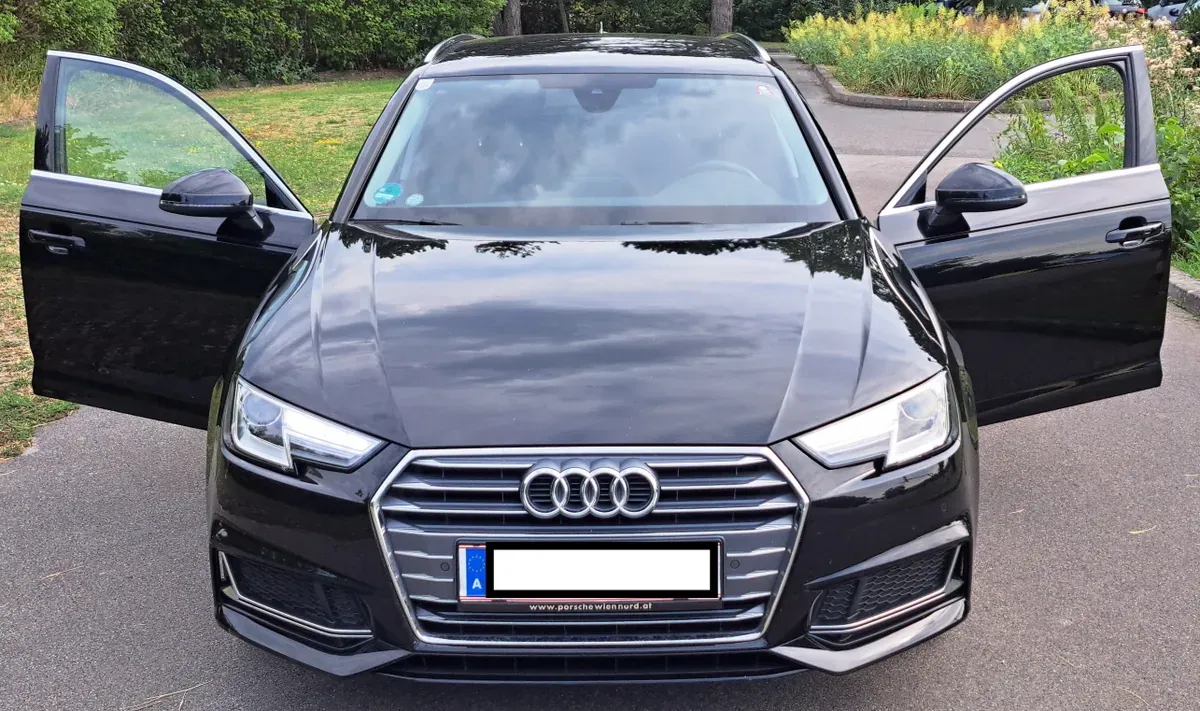 Audi A4 2020 photo 2