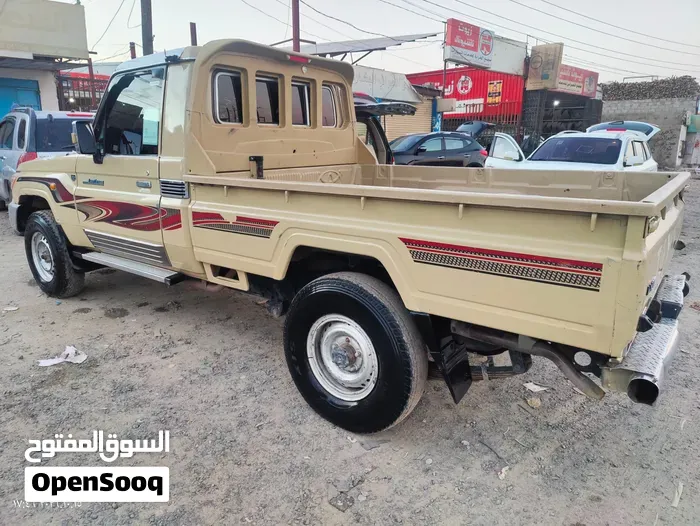 Toyota Land Cruiser 70 2015 photo 3