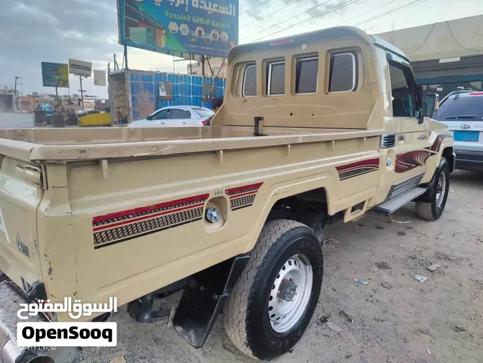 Toyota Land Cruiser 70 2015 photo 4
