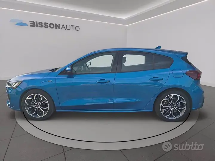 Ford Focus 2023 photo 2