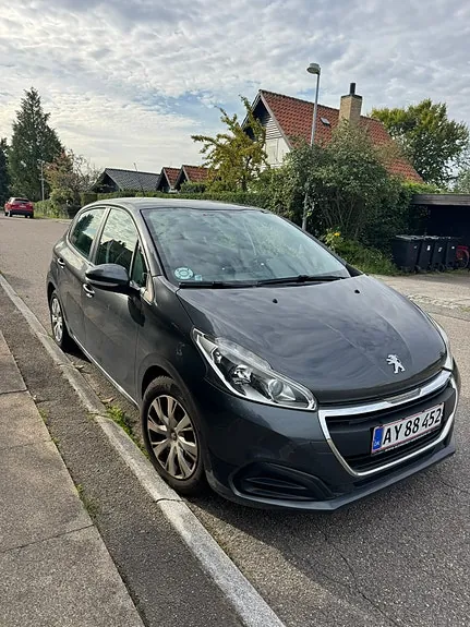 Peugeot 208 2015 photo 2