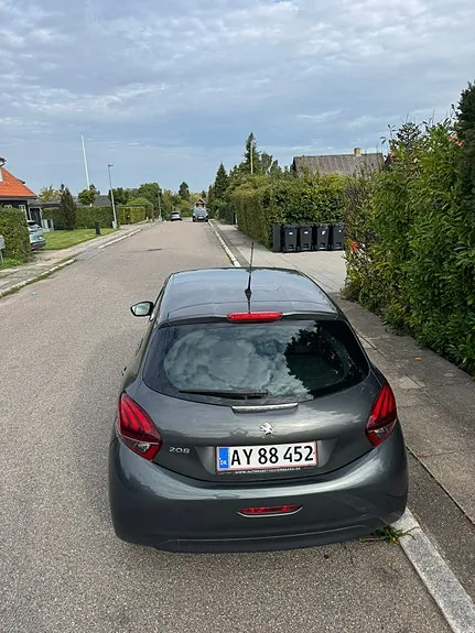 Peugeot 208 2015 photo 3