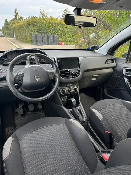 Peugeot 208 2015 photo 5