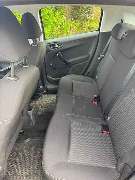 Peugeot 208 2015 photo 4