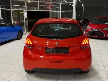 Peugeot 208 2015 photo 3
