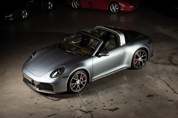 Porsche 911 Targa 4 Gts 2025 photo 2