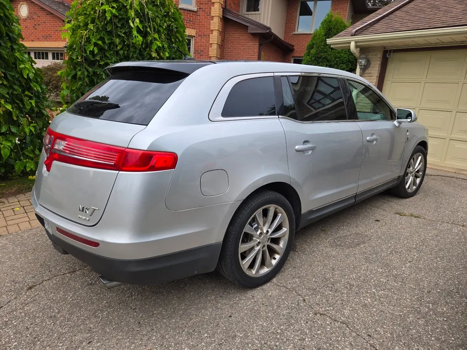 Lincoln Mkt 2010 photo 5