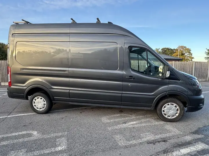 Ford Transit 2022 photo 2