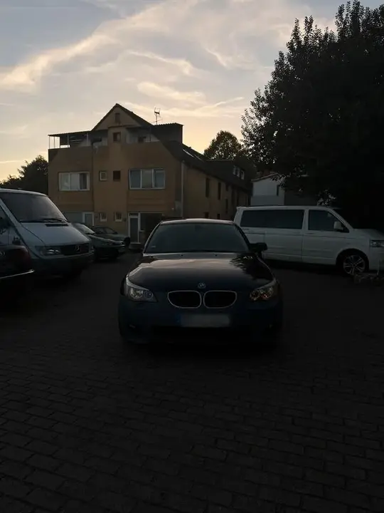 BMW 520I