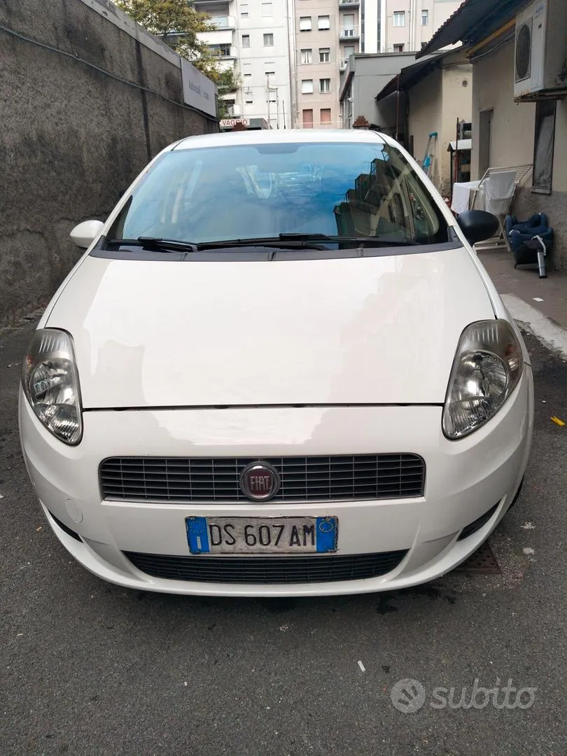 Fiat Grande Punto 2009 photo 2