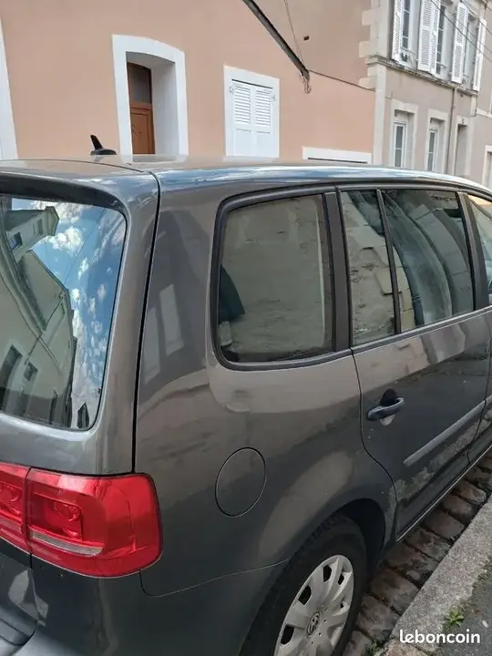 Volkswagen Touran 2013 photo 2
